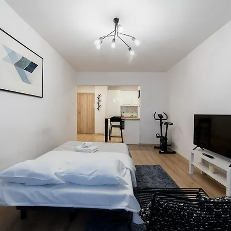 Pod Lipami Charming By Bookinghost Appartamento Poznań