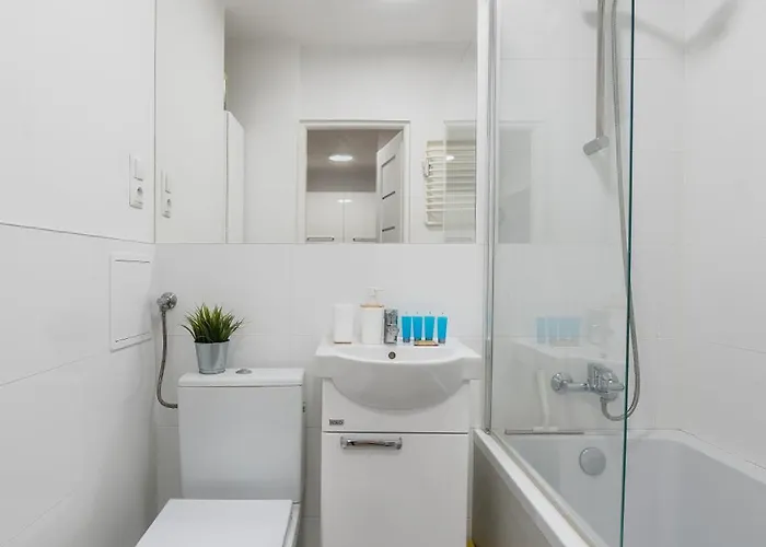 Pod Lipami Charming By Bookinghost פוזנן