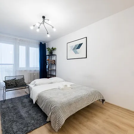 Pod Lipami Charming By Bookinghost